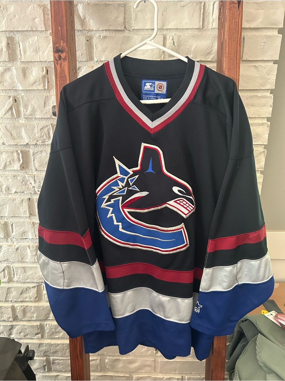 Vintage 1990s Starter Vancouver Canucks Hockey NHL Western Conference Jersey M